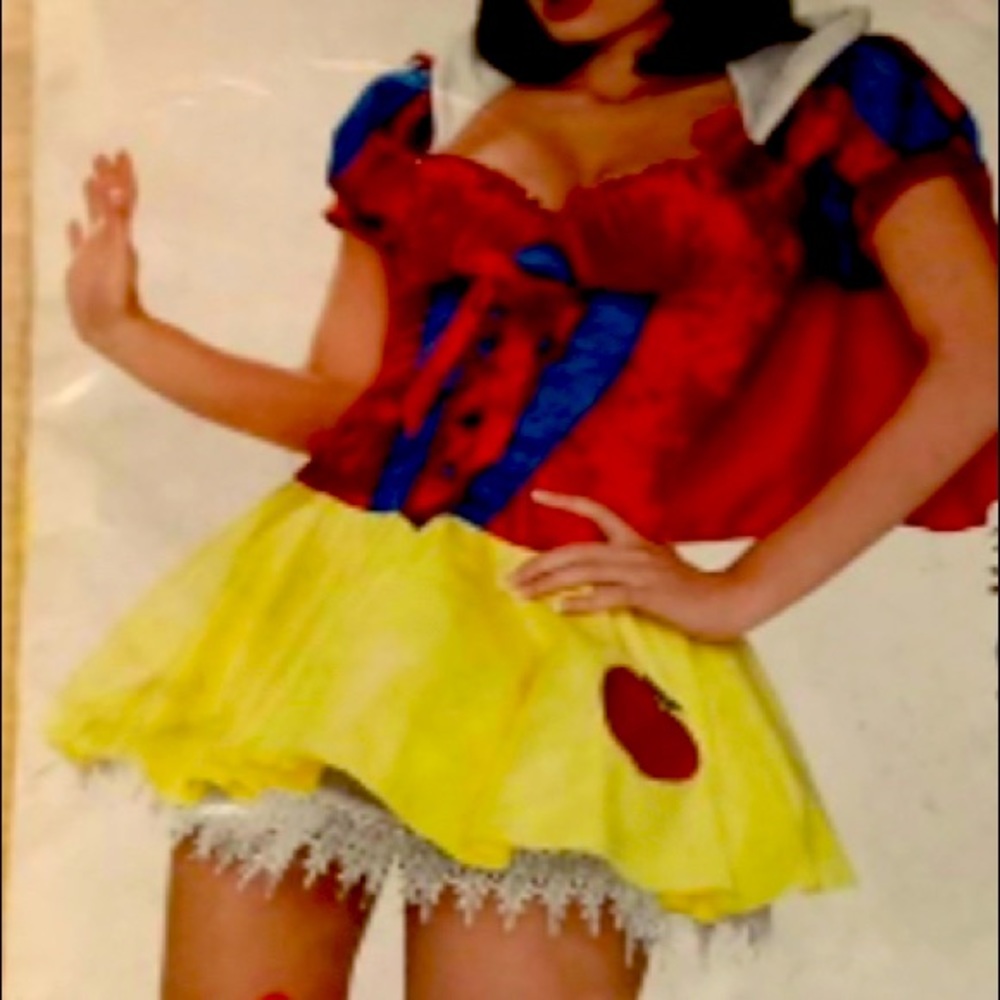 Snow White Halloween Costume